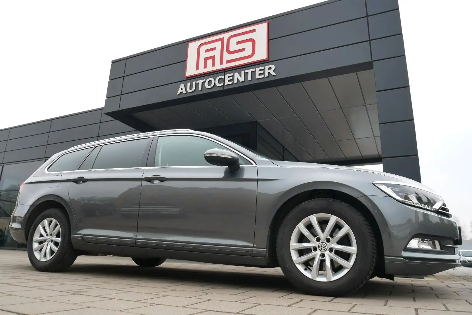 Volkswagen Passat Variant Comfortline LED ACC Park-Assist Šedá - 1