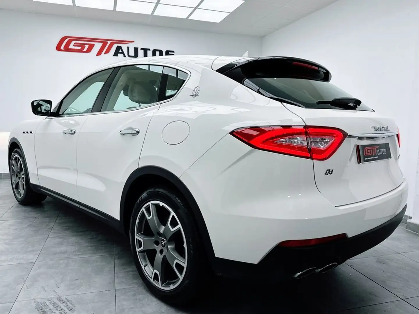 Maserati Levante V6 D AWD GranLusso 250CV Wit - 1