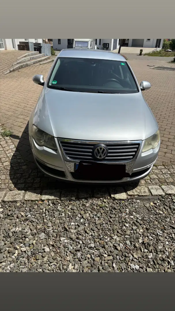 Volkswagen Passat 1.6 FSI Comfortline - 1