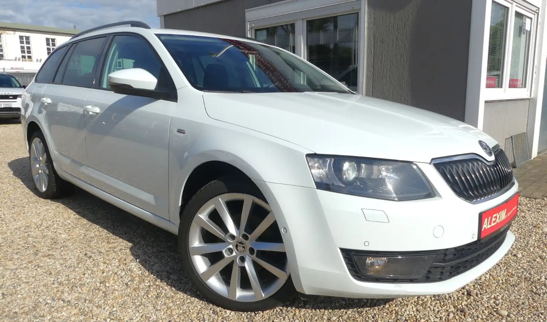 Skoda Octavia 1.6 TDi Combi/Temp/Navi/Xenon/DAB/1.Hand Bílá - 2