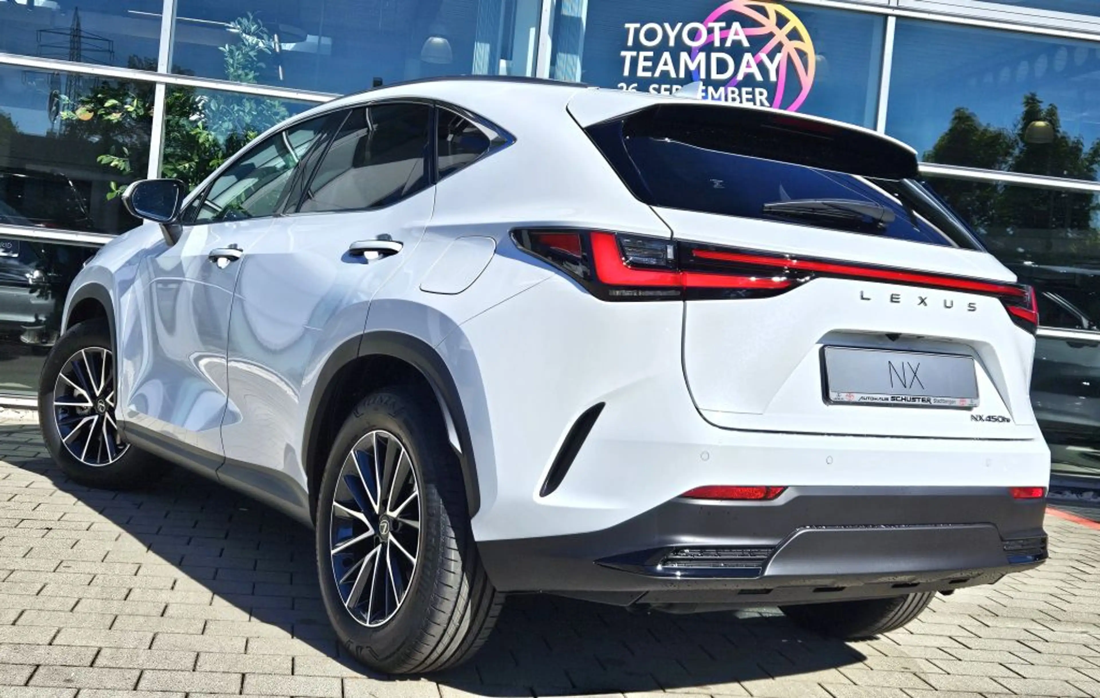 Lexus NX 450h+ E-FOUR Executive — photo 4