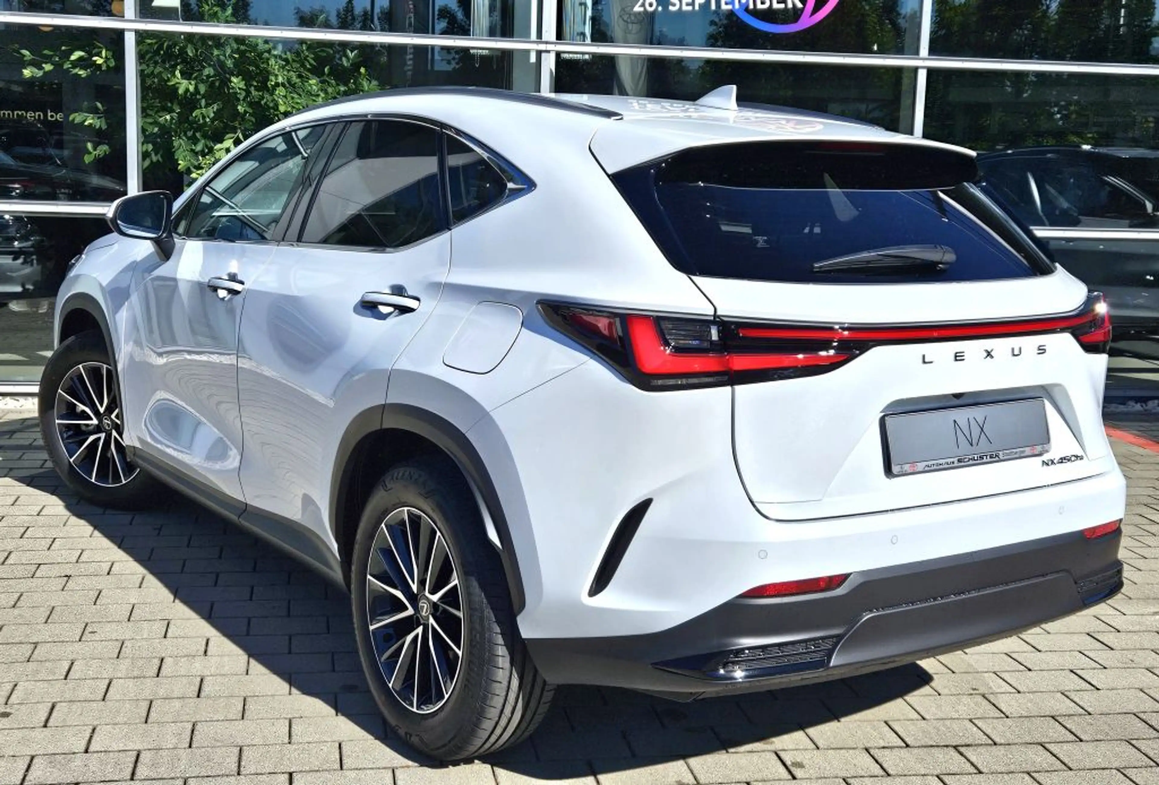 Lexus NX 450h+ E-FOUR Executive — photo 3