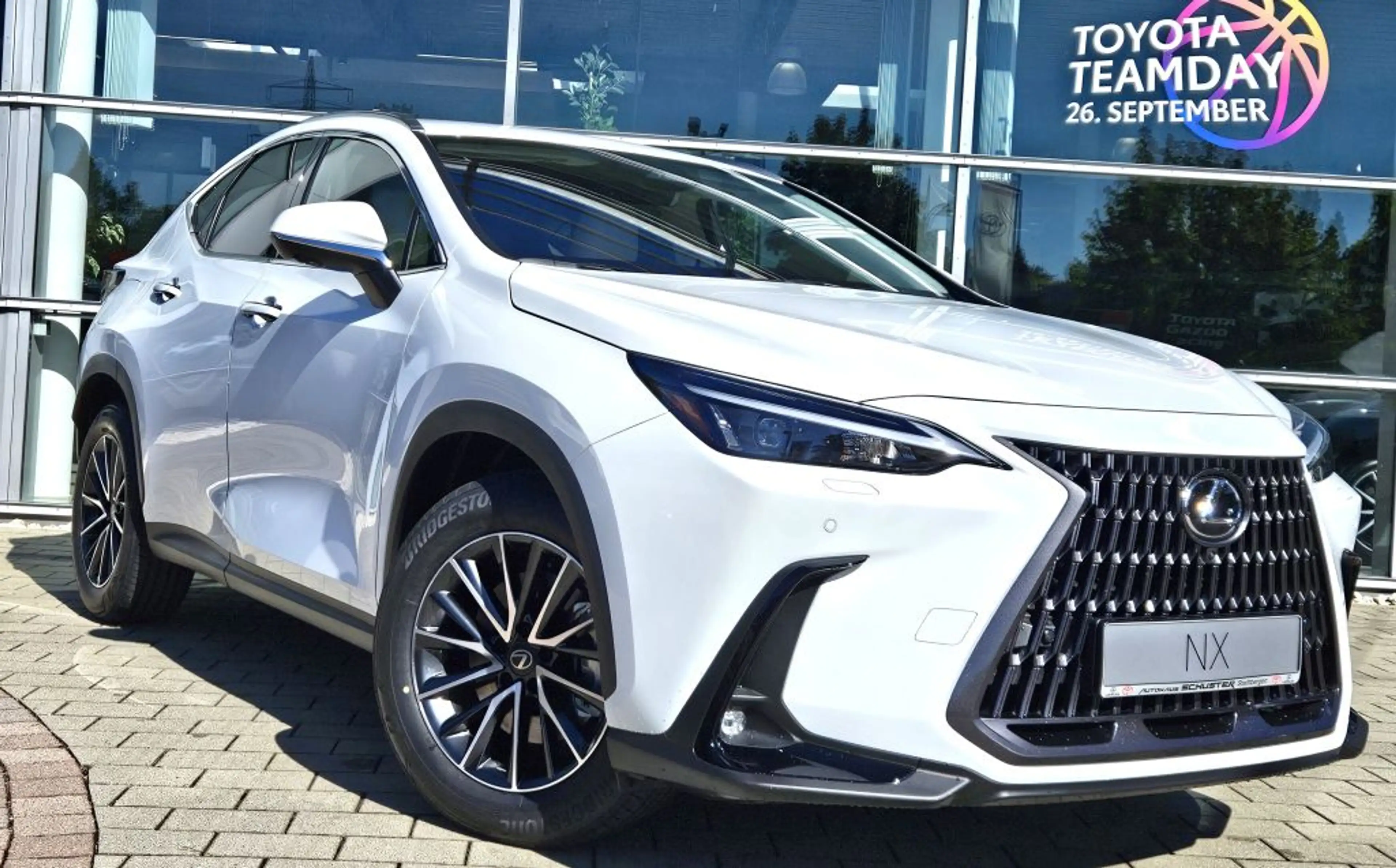 Lexus NX 450h+ E-FOUR Executive — photo 2