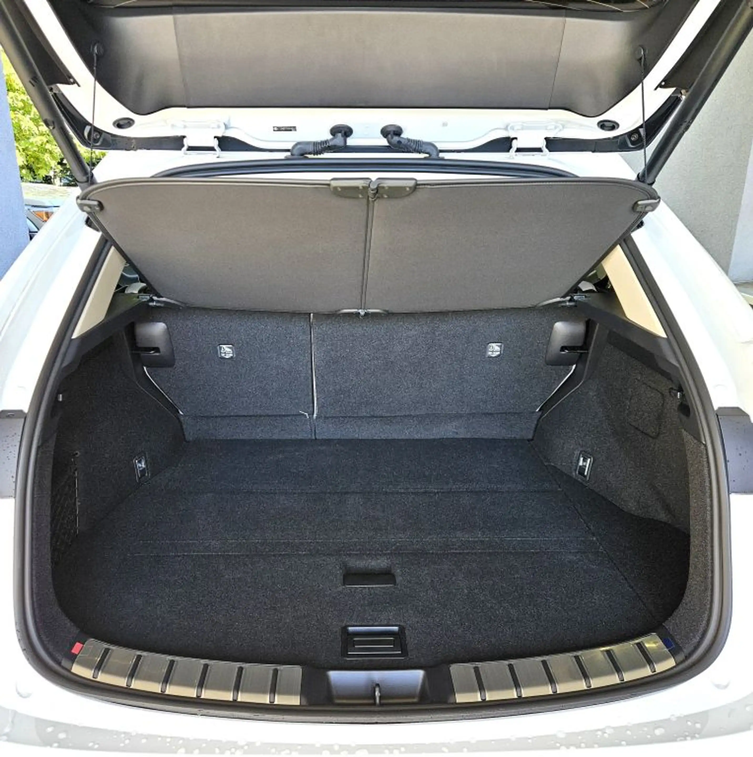Lexus NX 450h+ E-FOUR Executive — photo 10