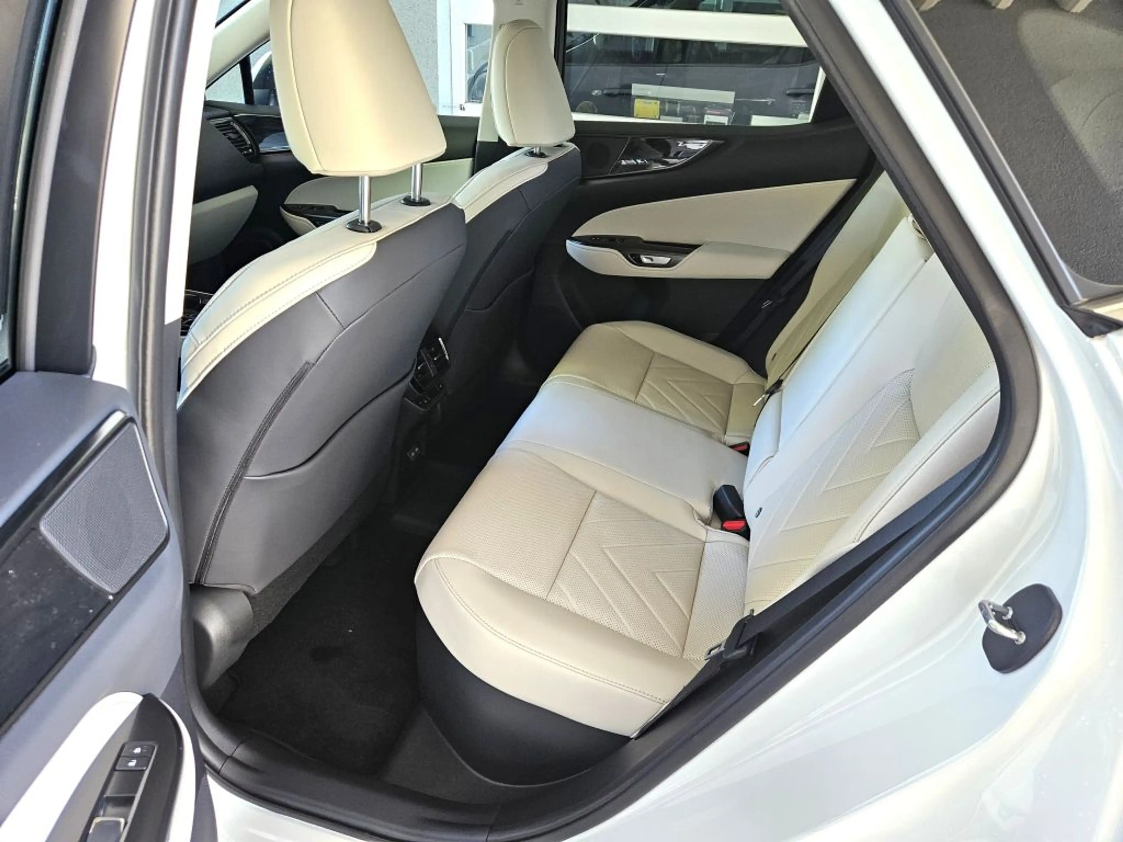 Lexus NX 450h+ E-FOUR Executive — photo 7