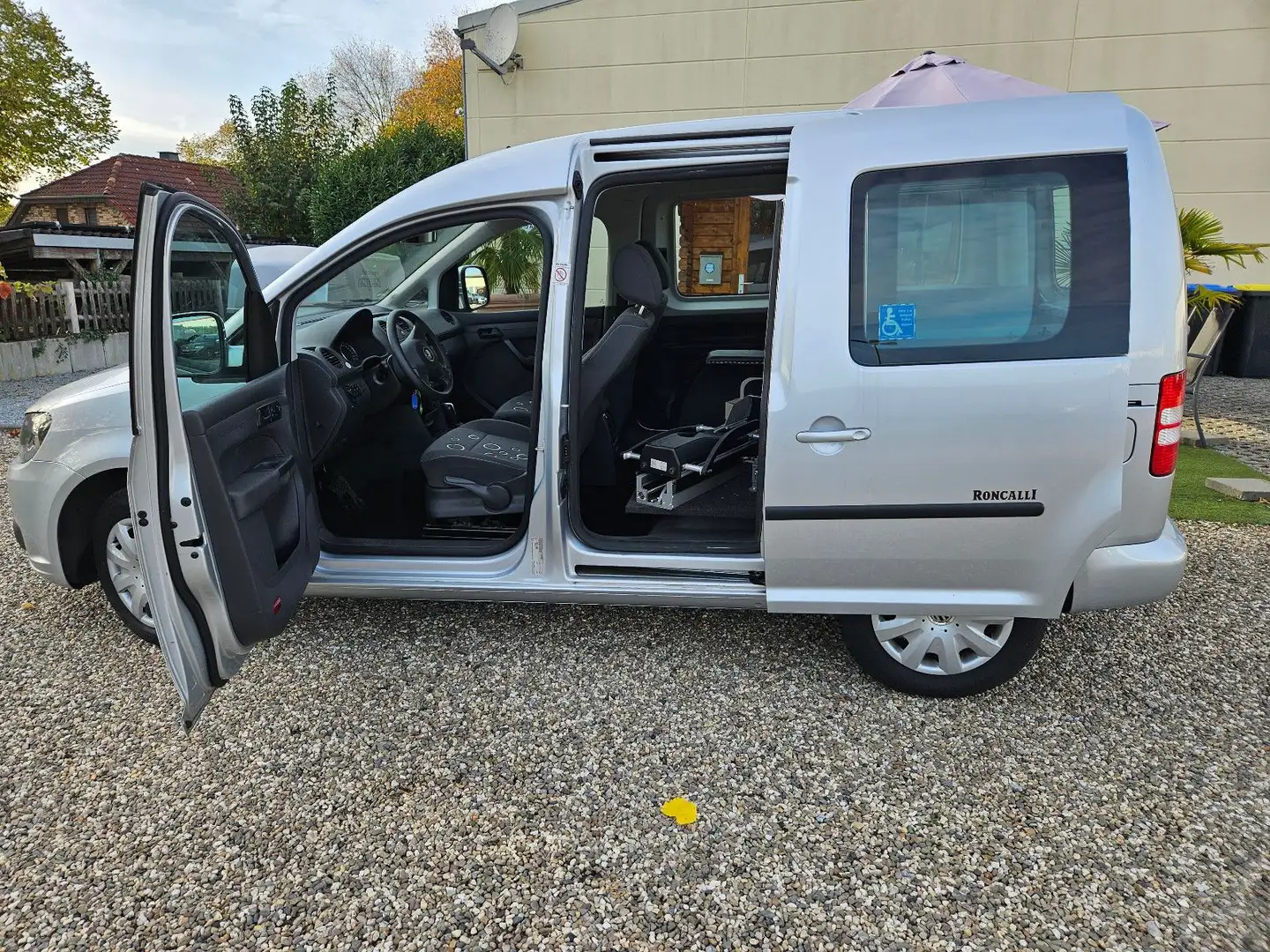 Volkswagen Caddy Behindertengerecht Rollst. 1.Ha. Automatik Silber - 2