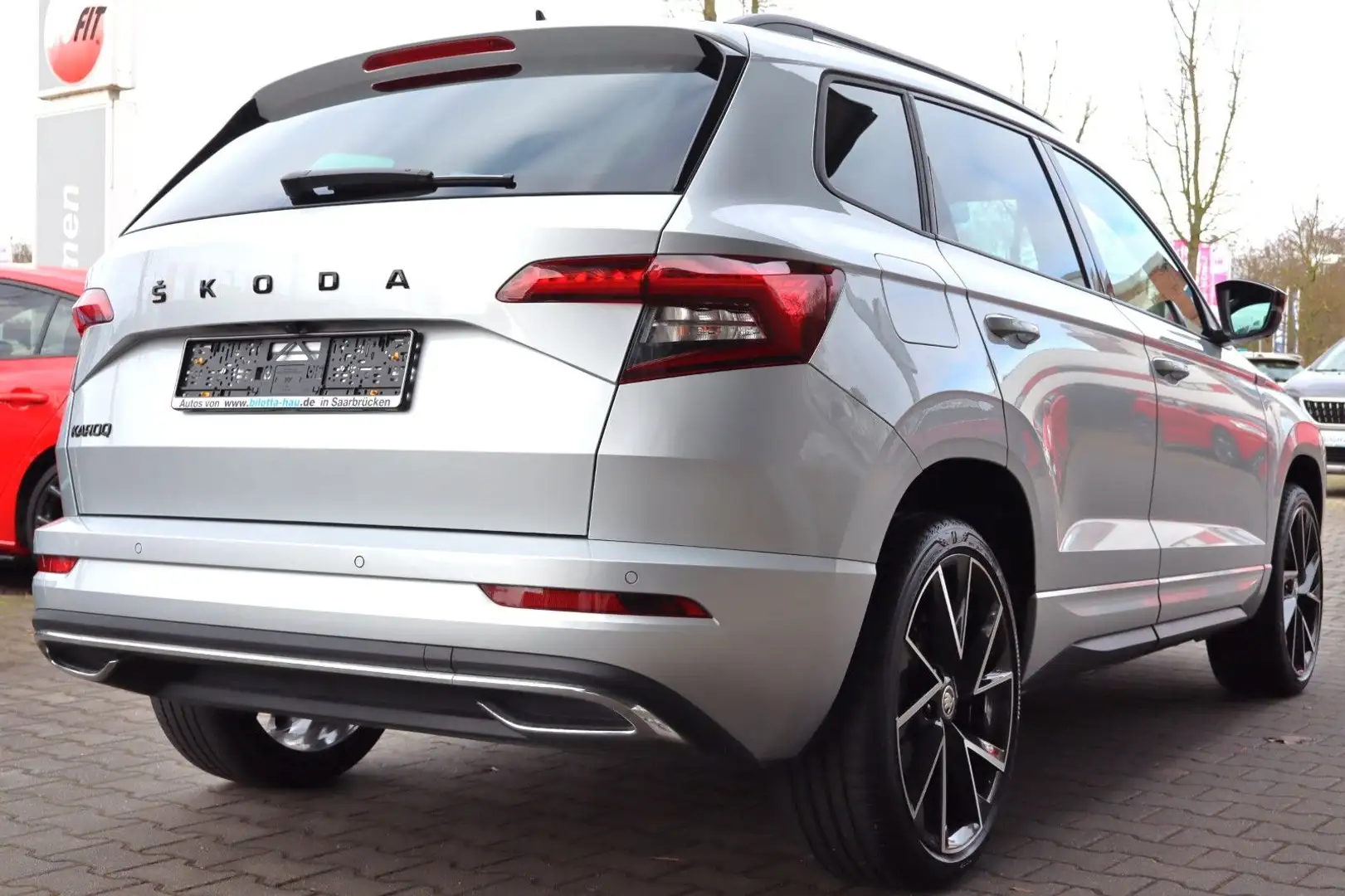 Skoda Karoq 1.5 TSI  Sportline !LED+Navi+Standheizung! Silber - 2