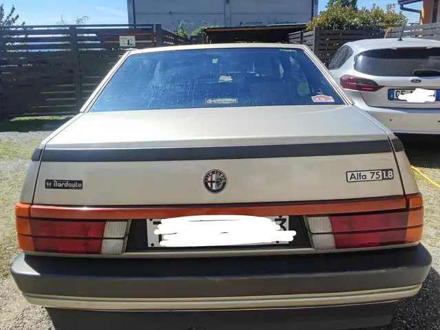 Alfa Romeo 75