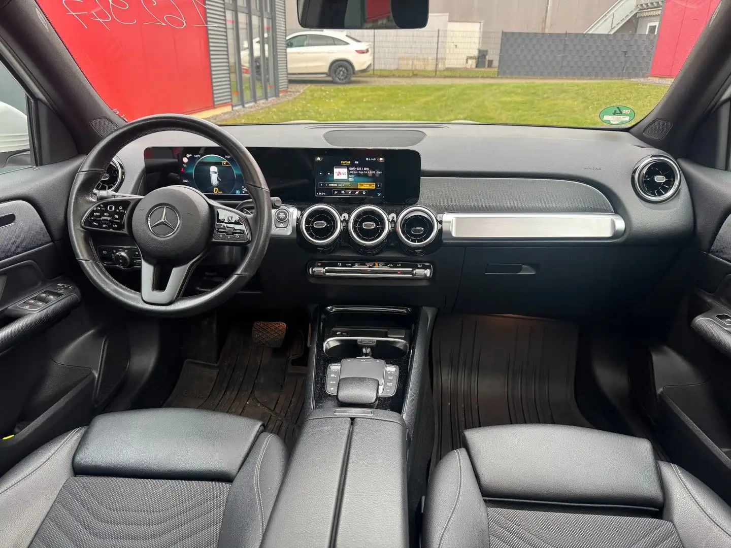 Mercedes-Benz GLB 180 d Panorama LED AHK Kamera Bílá - 2