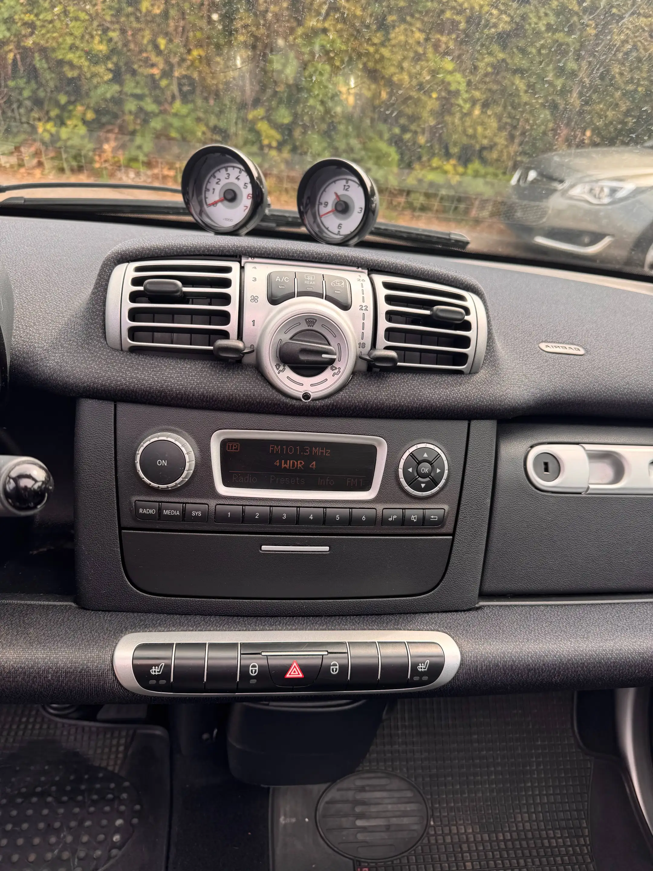 smart forTwo smart fortwo cabrio cabrio softouch passion — photo 7