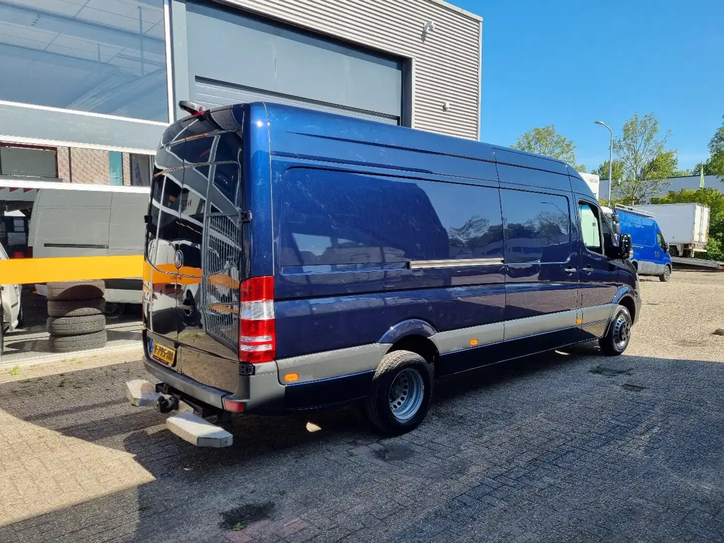 Mercedes-Benz Sprinter 519 CDI 3.0 V6 Maxi L3H2 Euro 6 Blauw - 2