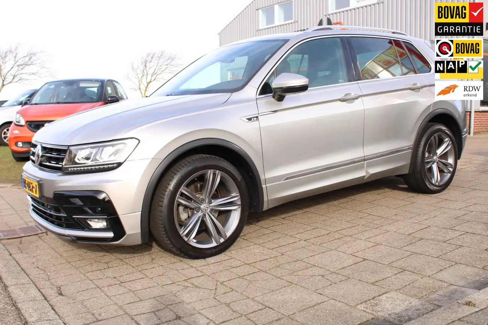 Volkswagen Tiguan 1.4 TSI ACT R-Line DSG Automaat Grijs - 1
