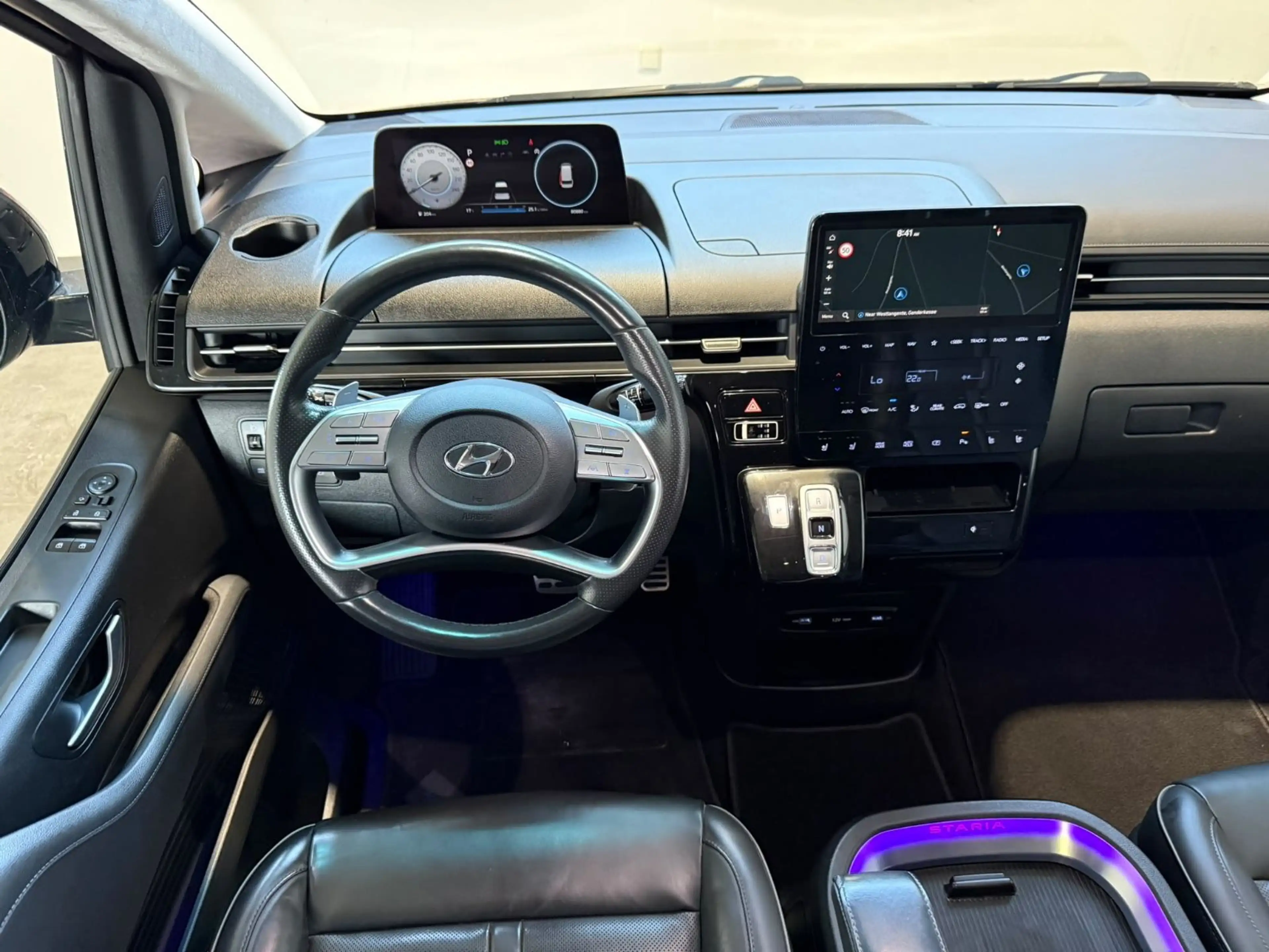 Hyundai STARIA Signature 2.2 CRDi 4WD AHK+PANO+LED+BOSE — photo 8