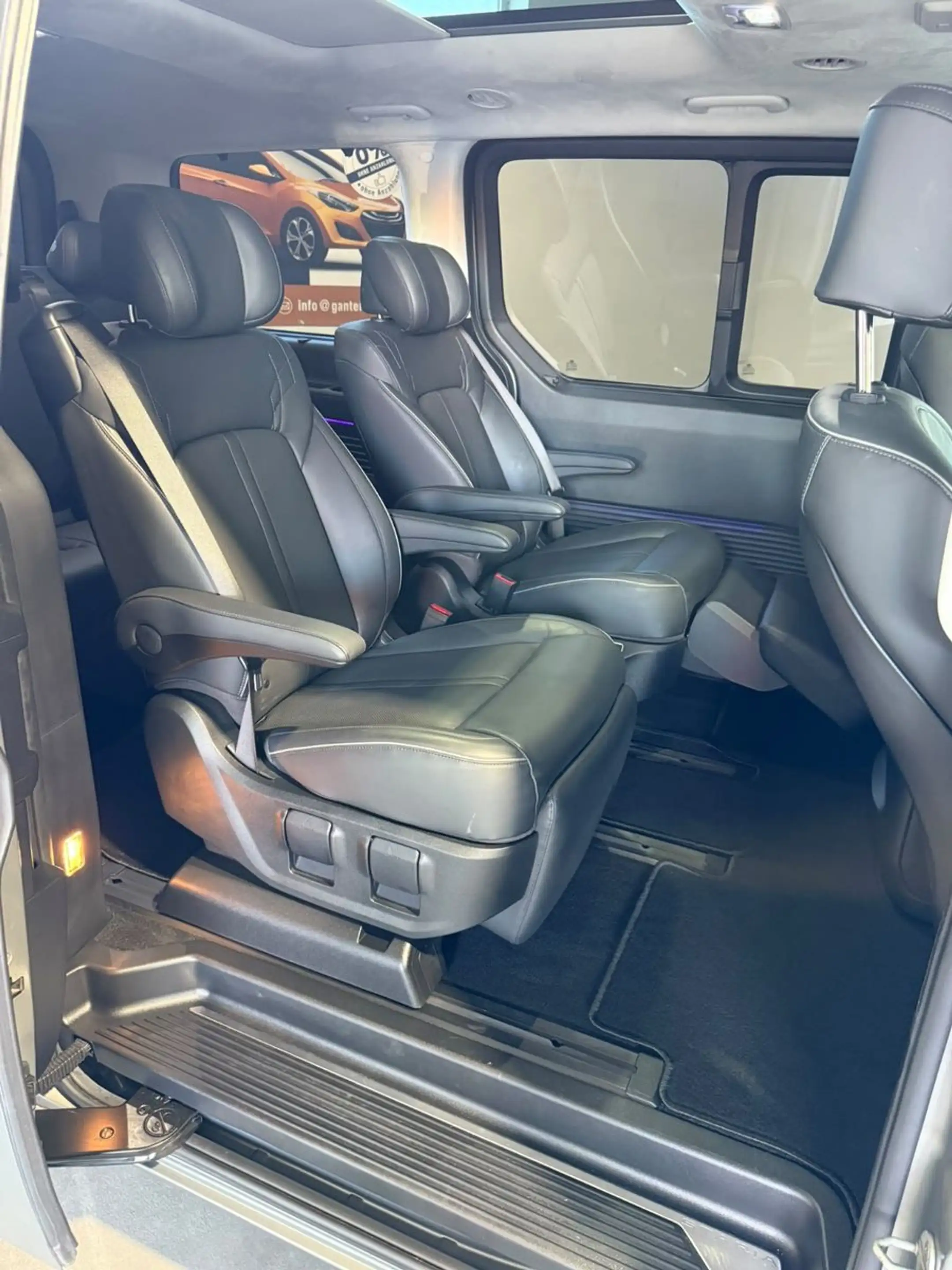 Hyundai STARIA Signature 2.2 CRDi 4WD AHK+PANO+LED+BOSE — photo 15