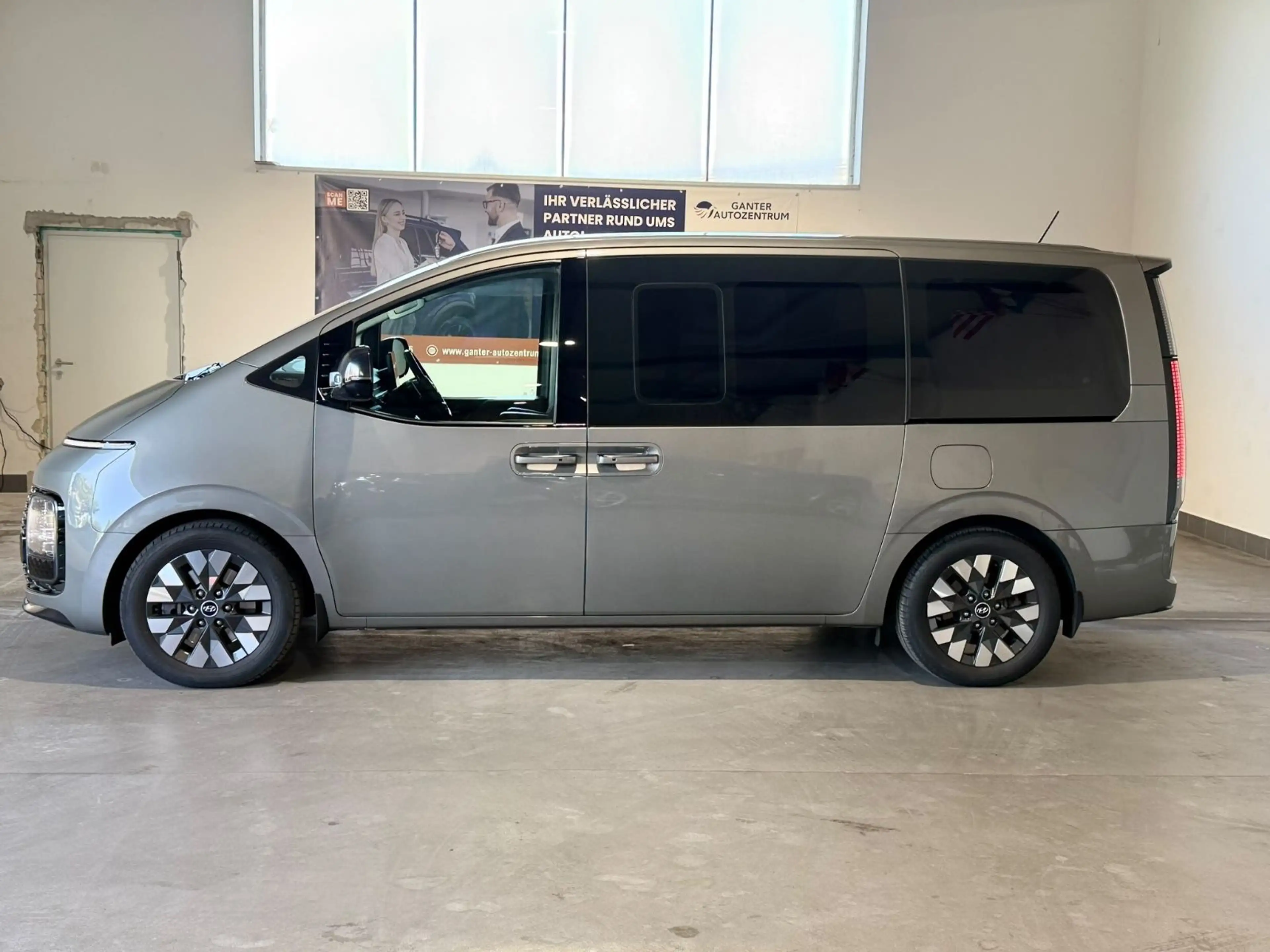 Hyundai STARIA Signature 2.2 CRDi 4WD AHK+PANO+LED+BOSE — photo 3