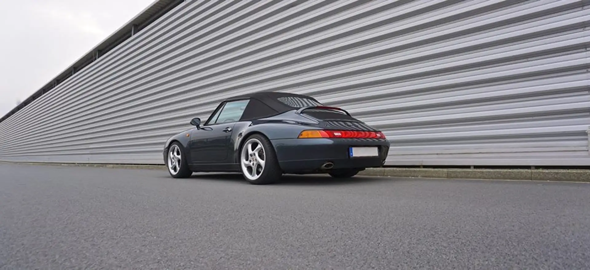 Porsche 993 911 Carrera Cabrio Vert - 2