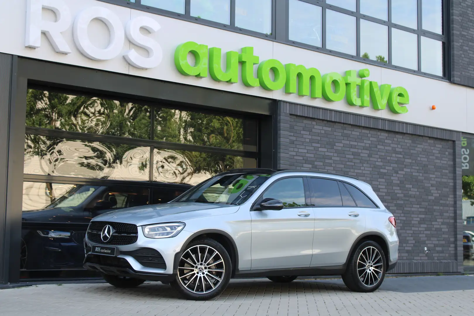 Mercedes-Benz GLC 200 4MATIC Business Solution AMG | PANO | NIGHT PAKKET Zilver - 1