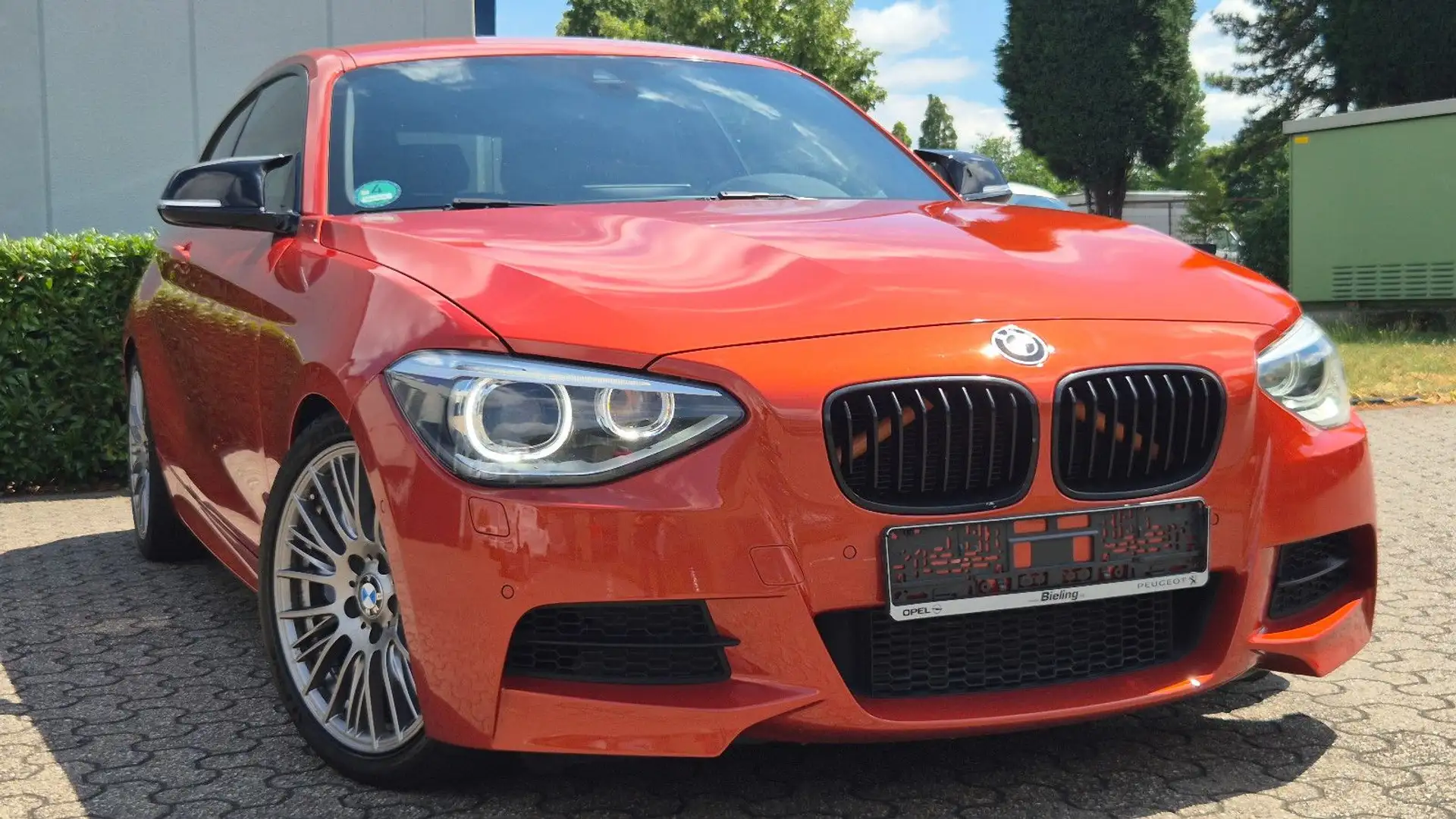 BMW 135 i H&K/SPUR-ASS/KAMERA/NAVI/SHZ/LEDER/XENON Orange - 1