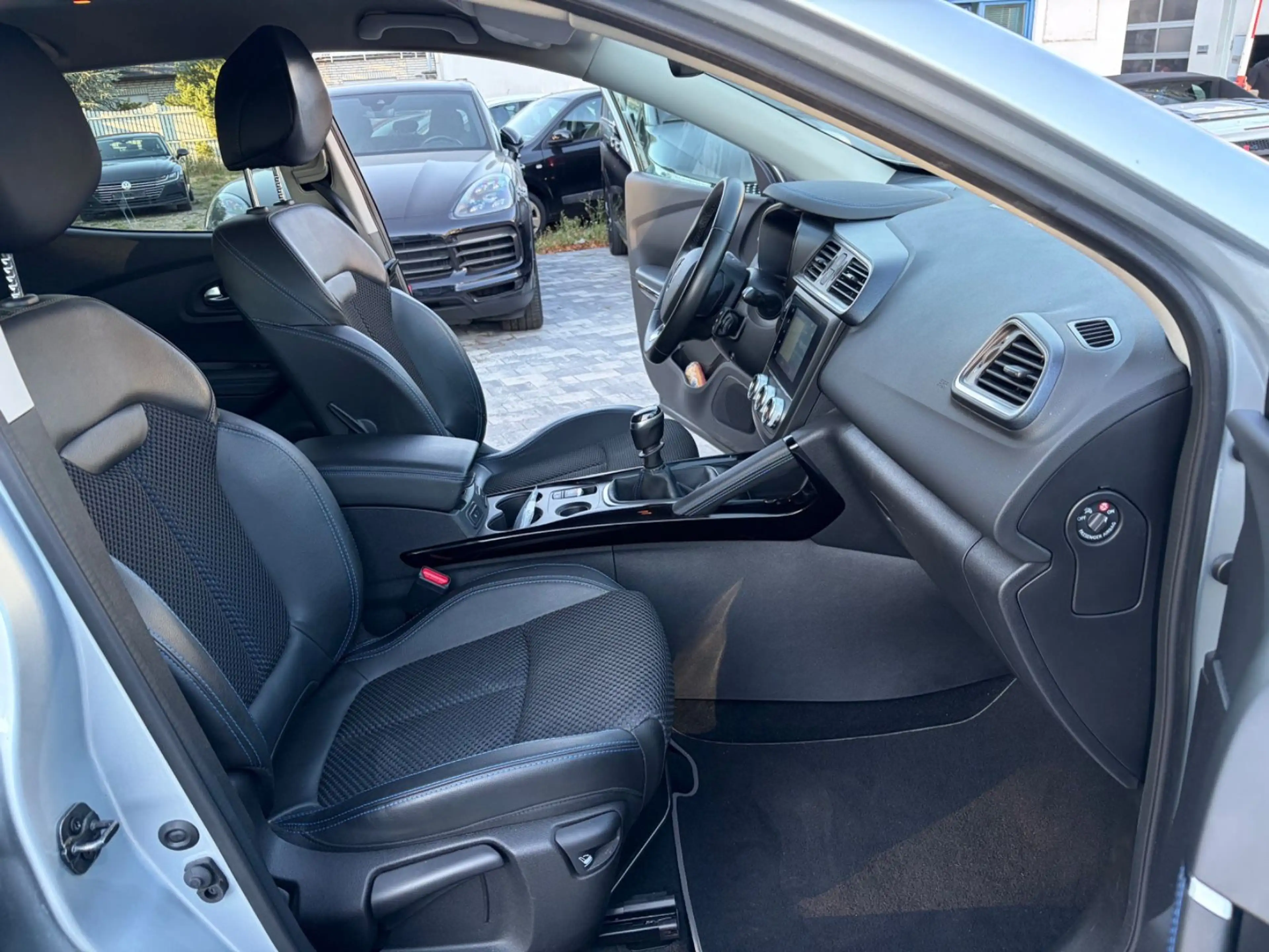 Renault Kadjar Limited 1.Hand / AHK / TÜV NEU — photo 14