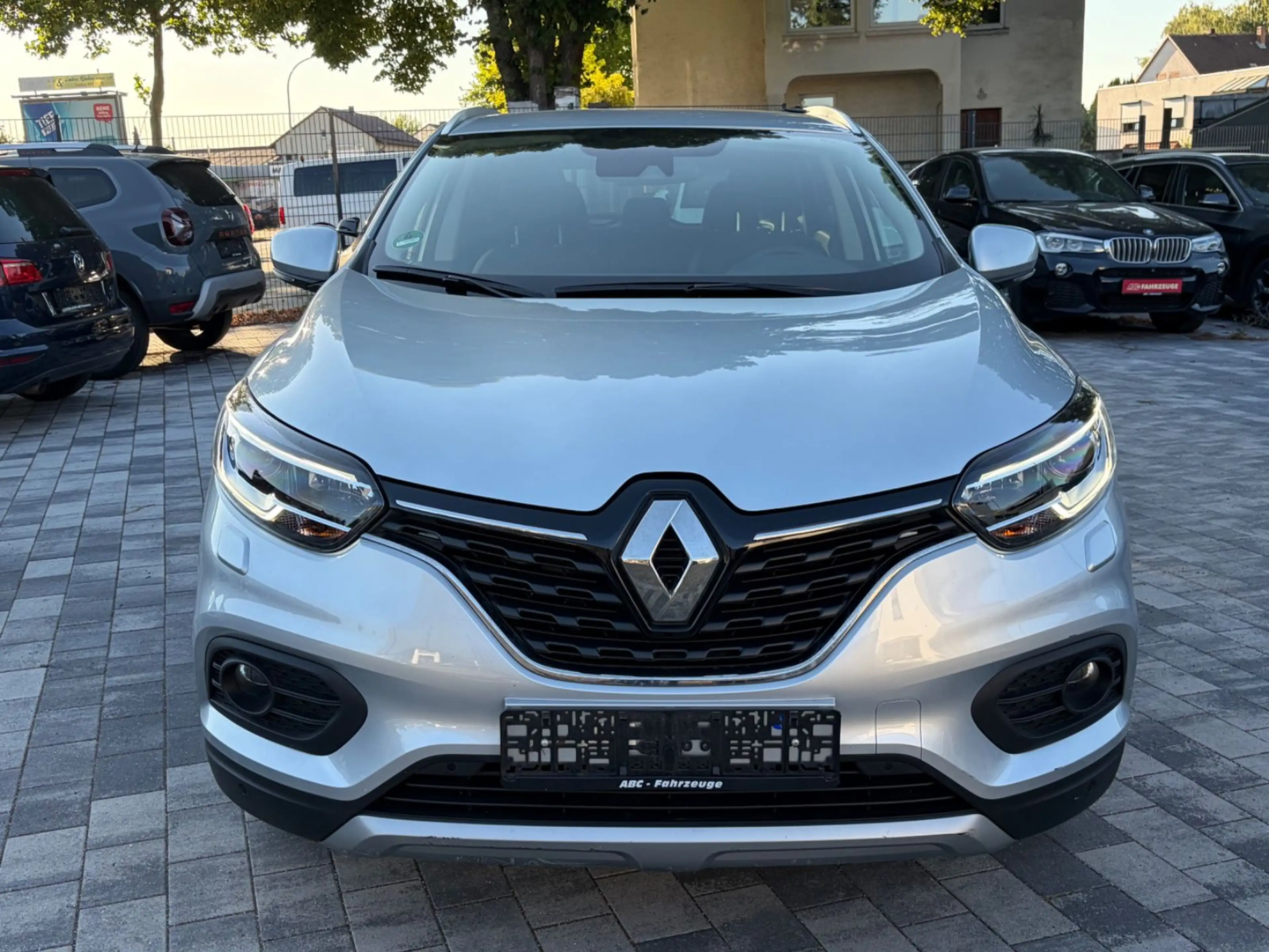 Renault Kadjar Limited 1.Hand / AHK / TÜV NEU — photo 2