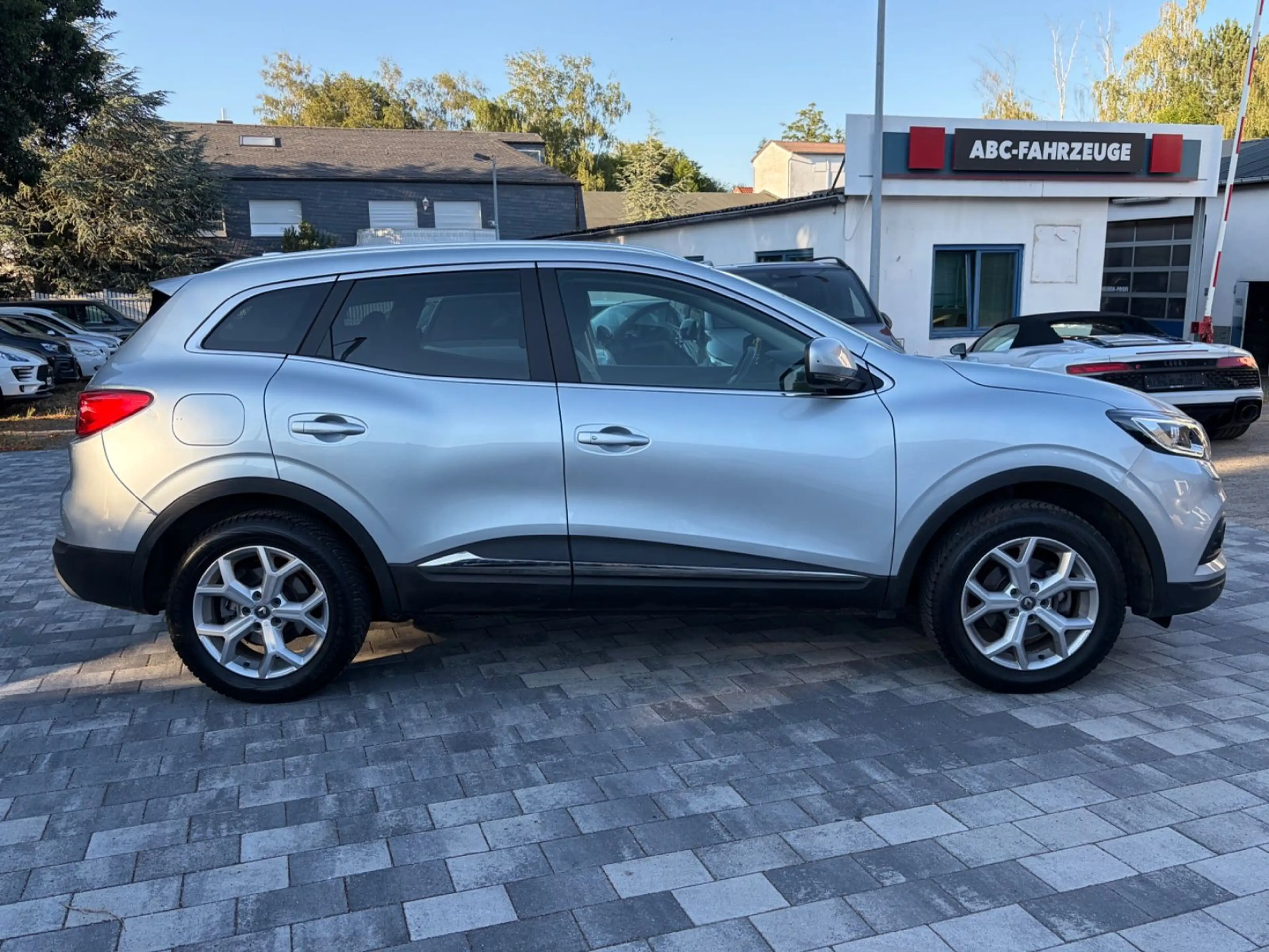 Renault Kadjar Limited 1.Hand / AHK / TÜV NEU — photo 4