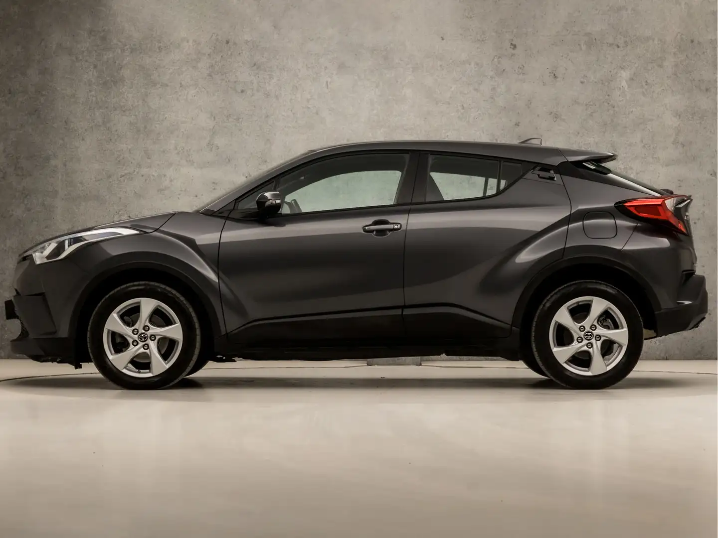 Toyota C-HR 1.2 Design (NAVIGATIE, CAMERA, XENON, SPORTSTOELEN Grijs - 2
