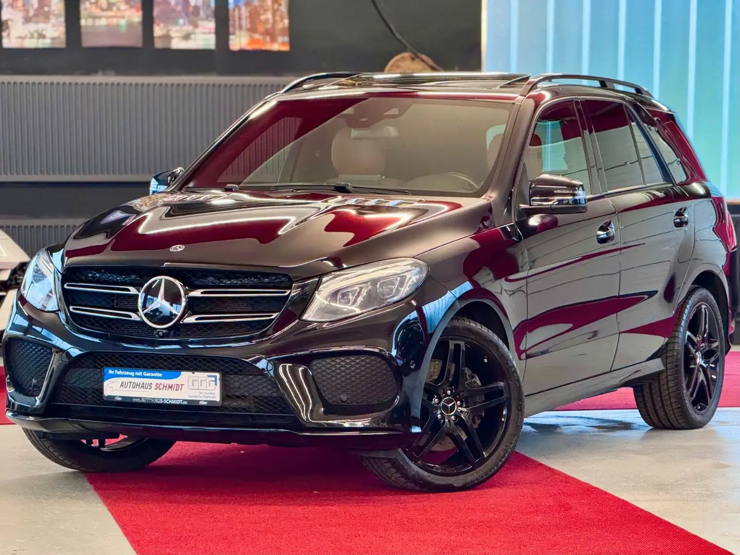 Mercedes-Benz GLE 500 AMG Night Distronic Airmatic AHK Masage Schwarz - 1