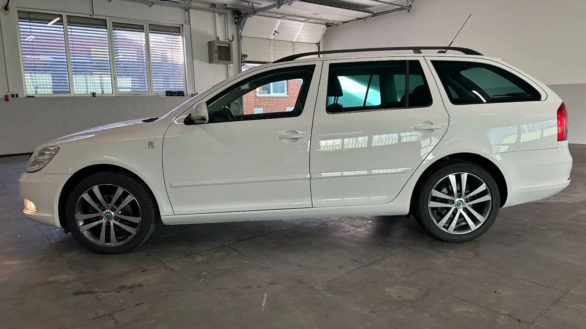 Skoda Octavia Combi Family#DSG#NAVI#SITZHZG#TEMPOMAT Weiß - 2