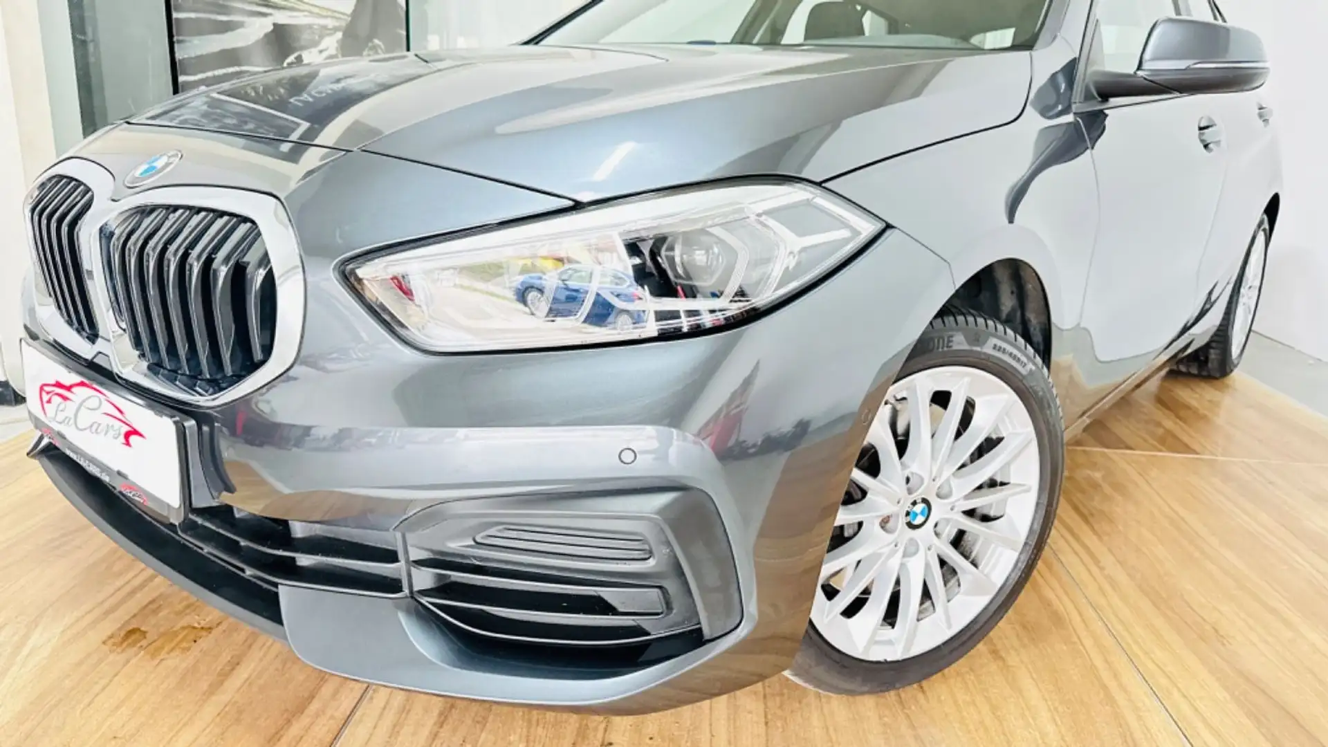 BMW 120 Baureihe 1 Lim. 120 d Advantage*LED*NAVI Gris - 2