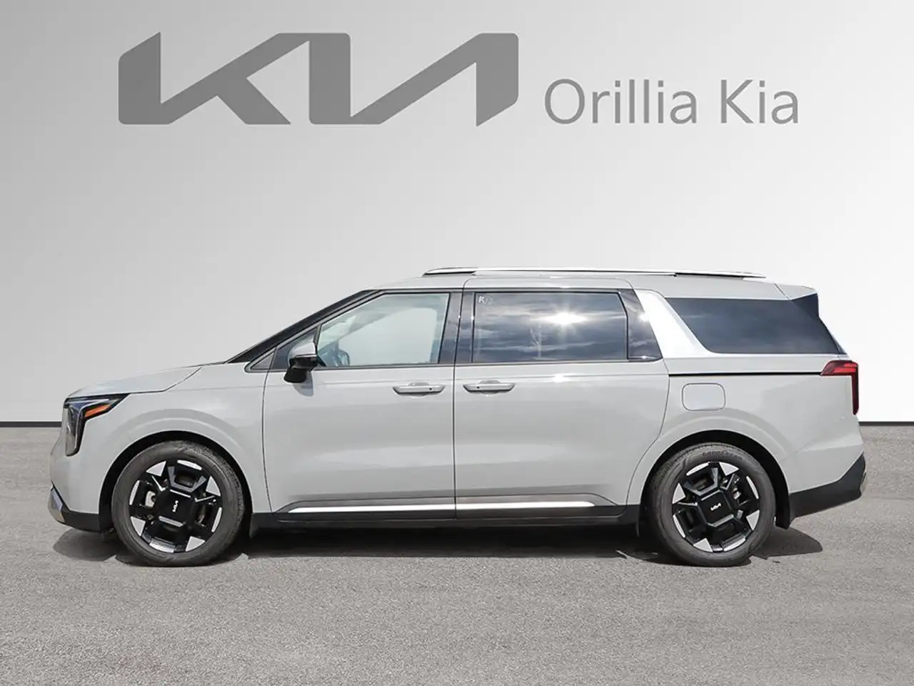 Kia Carnival снимка Kia Carnival