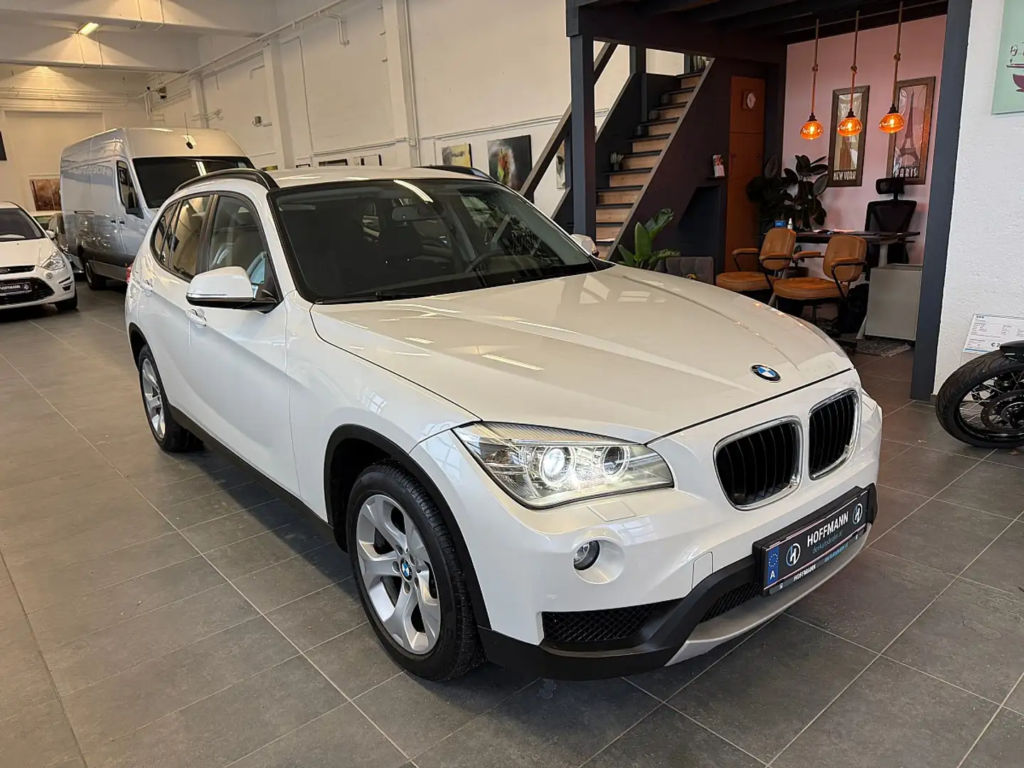 BMW X1 xDrive18d Österreich-Paket Aut. Weiß - 1