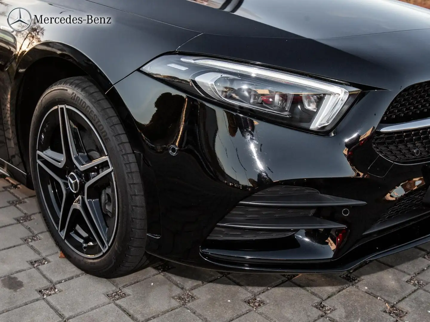 Mercedes-Benz A 250 e Kompaktlimousine AMG MBUX+RüKam+Pano+18 Noir - 2