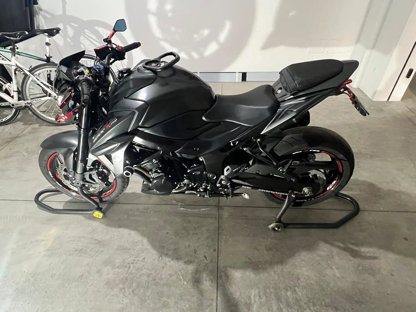 Suzuki GSX-S 750 yugen carbon Nero - 2