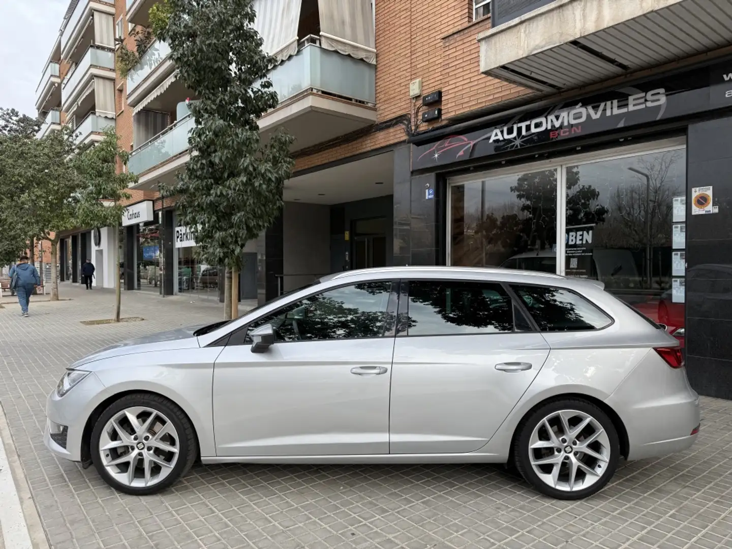 SEAT Leon ST 1.8 TSI S&S FR DSG7 180 Gris - 2