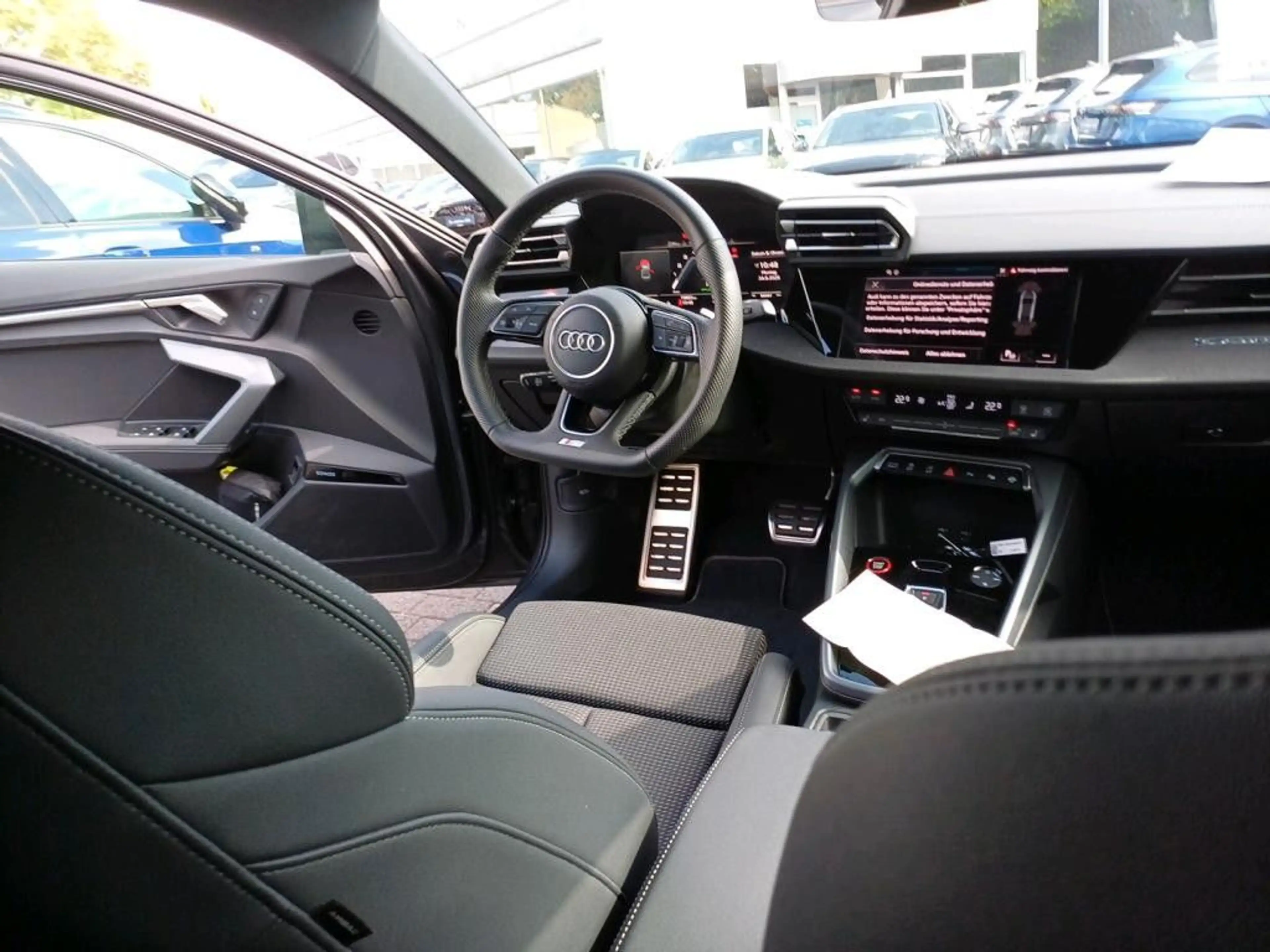 Audi S3 Limousine 2.0 TFSI quattro*AKRAPOVIC*SONOS* — photo 5