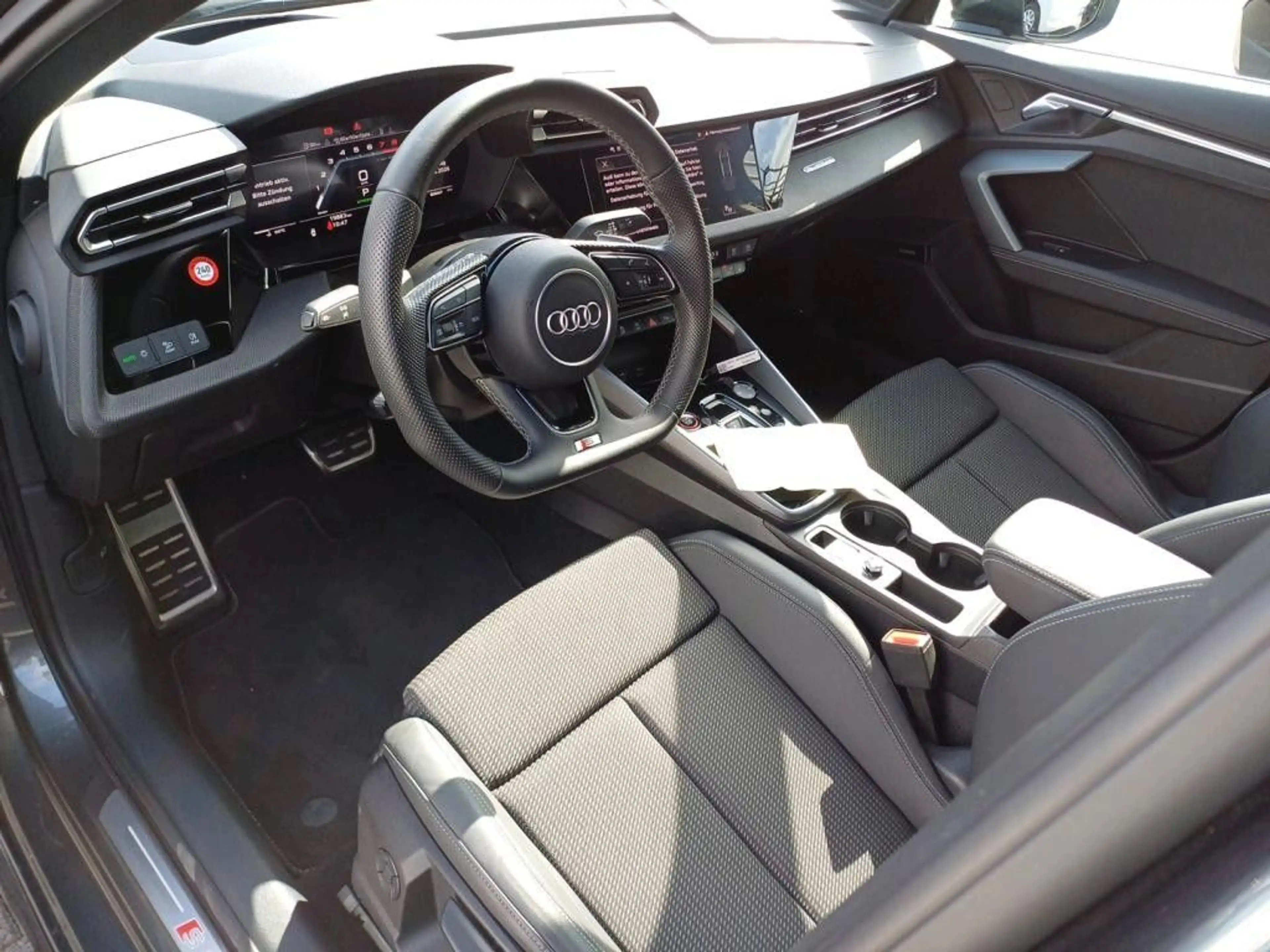 Audi S3 Limousine 2.0 TFSI quattro*AKRAPOVIC*SONOS* — photo 4