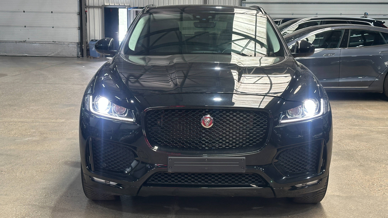 Jaguar F-Pace F-Pace 2.0 D AWD Prestige Business Edition — photo 2
