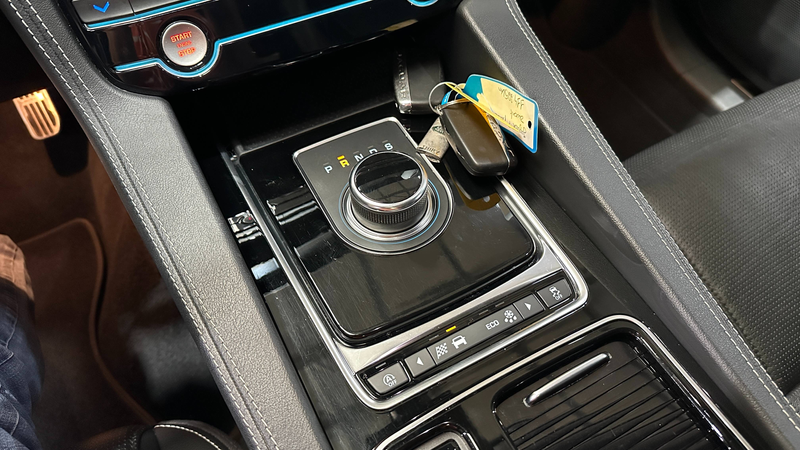 Jaguar F-Pace F-Pace 2.0 D AWD Prestige Business Edition — photo 13