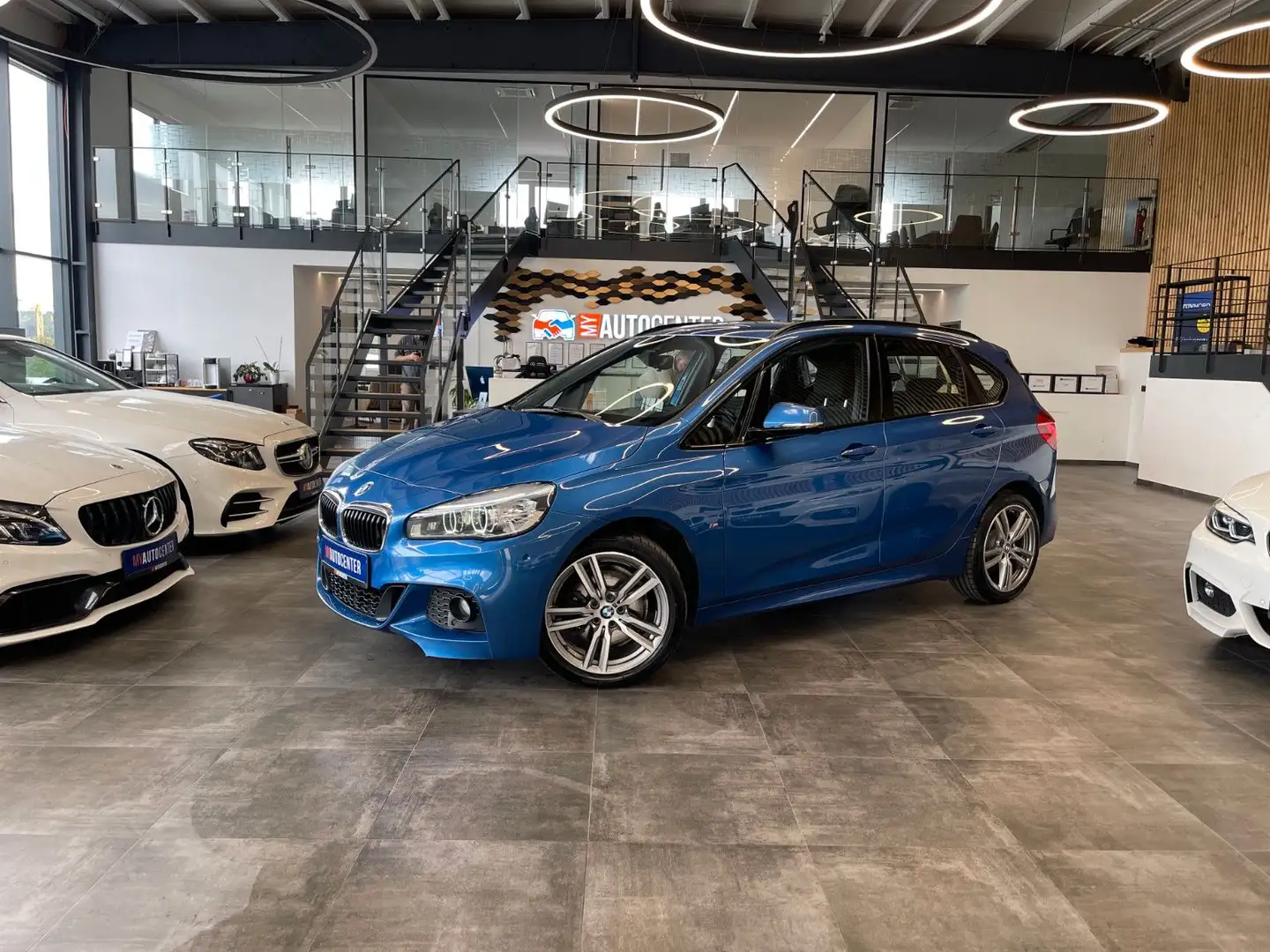 BMW 220 220 d Active Tourer xDrive M Sport *AHK*Klima*LE Bleu - 1