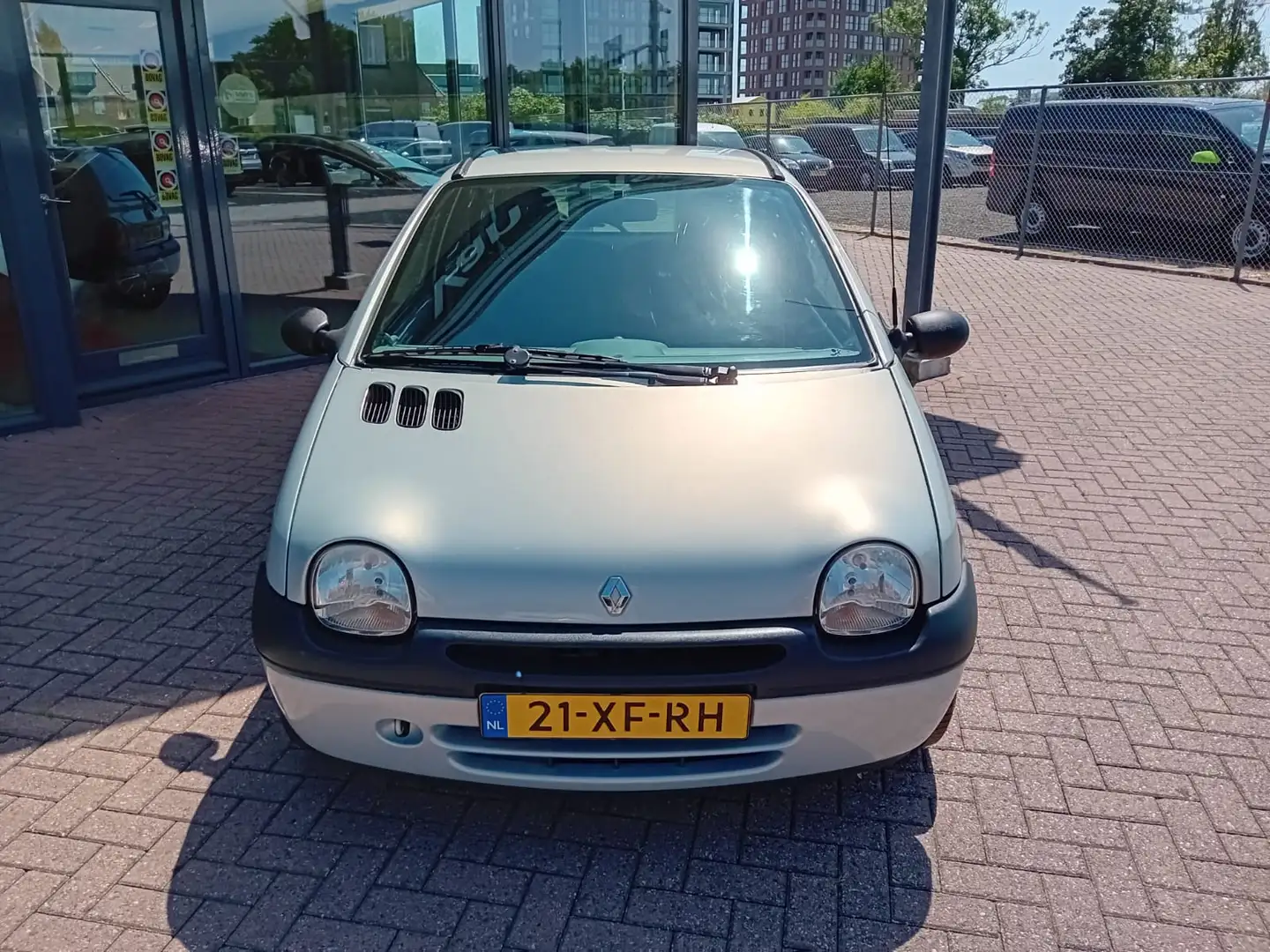 Renault Twingo 1.2 Emotion, Airco, Radio/CD, Elektrische ramen, s Grijs - 2