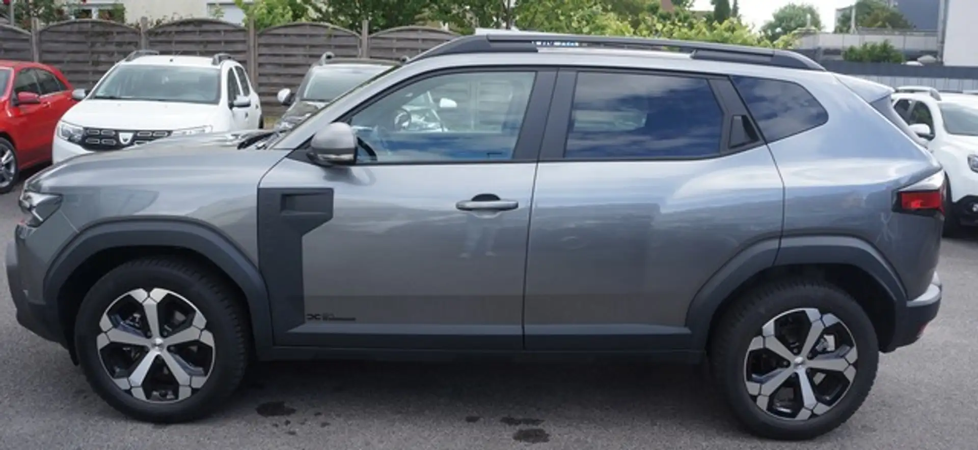 Dacia Duster III 140 AUTOMATIK Journey+Winter+City-Paket Grau - 2