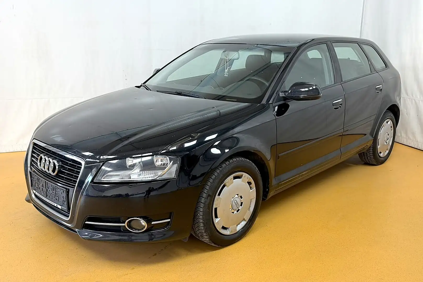 Audi A3 SB Select 1,6 TDI DPF-Export Schwarz - 1