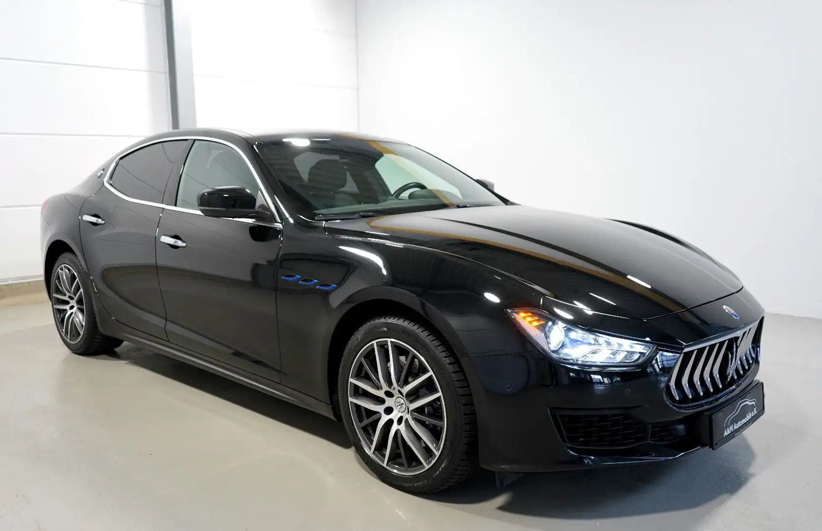 Maserati Ghibli 2.0 Mild-Hybrid *BI-XENON*KEYLESS* Schwarz - 1