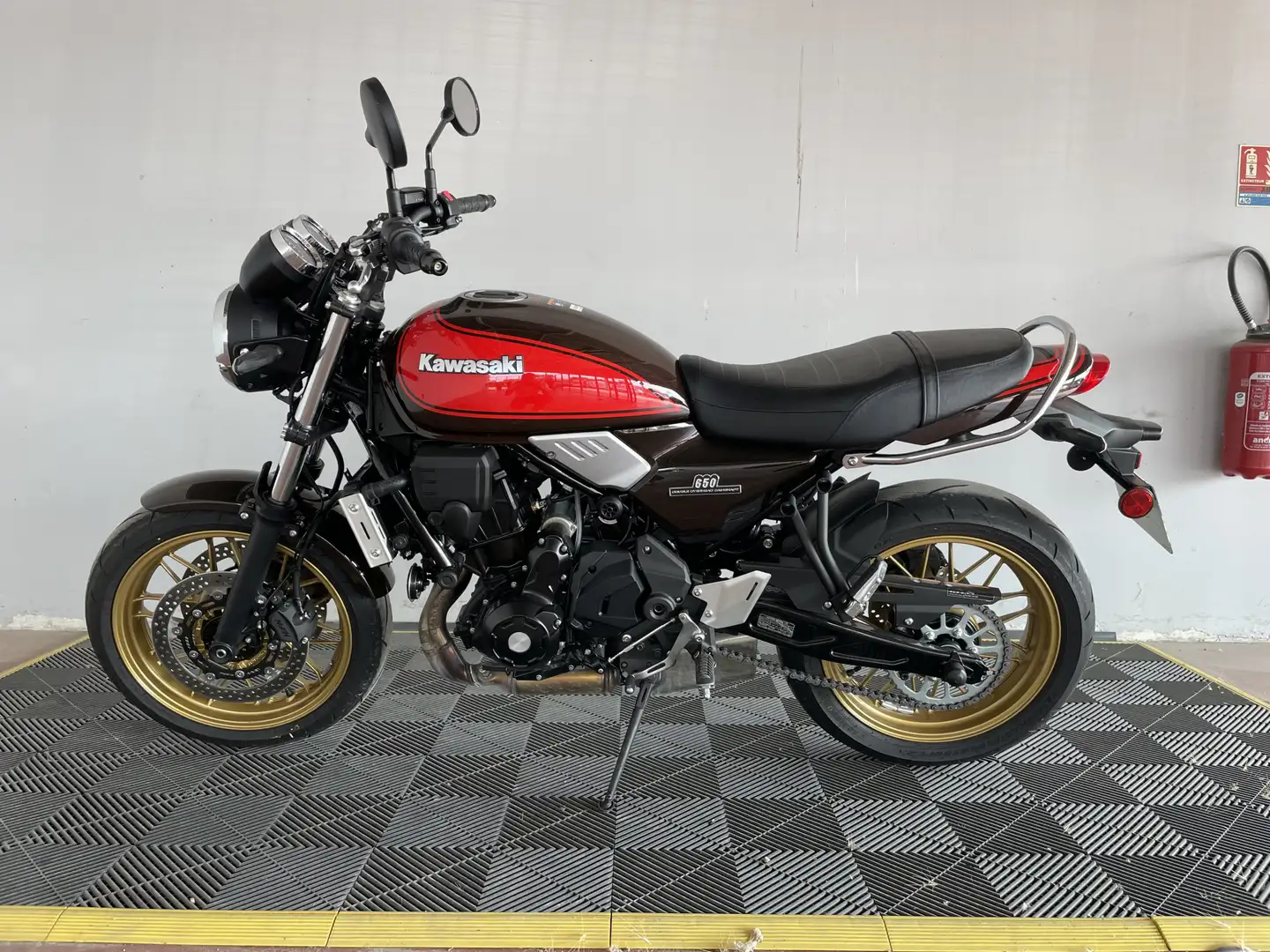 Kawasaki Z 650 Roşu - 1