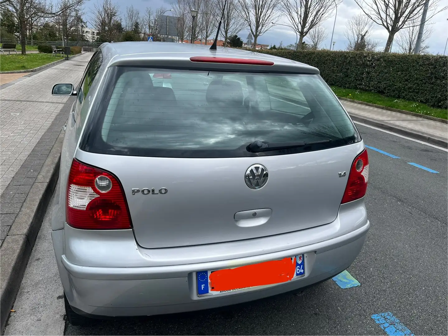 Volkswagen Polo Polo 1.4 16S - 75 Trend Gris - 2