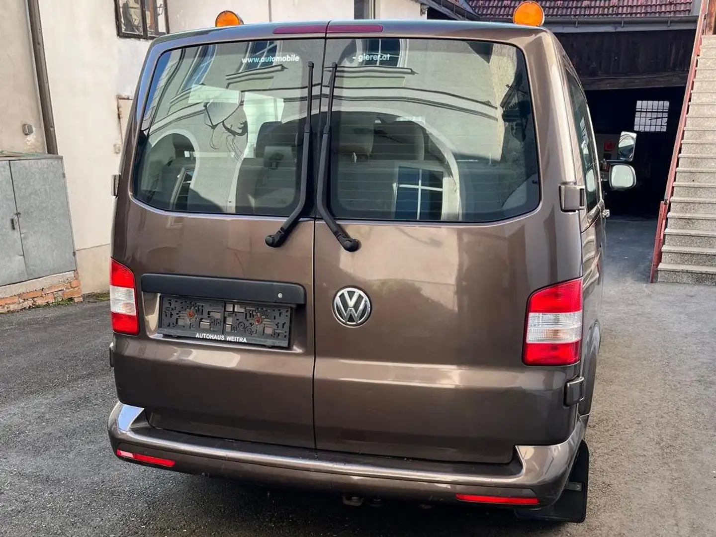 Volkswagen T5 Caravelle Caravelle Comfortline 2,0 BMT TDI D-PF Comfortline Marrón - 1