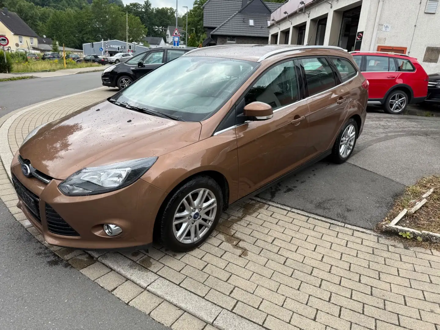 Ford Focus Turnier Titanium Klimaaut.PDC,SHZ,Navi,Tüv Braun - 1