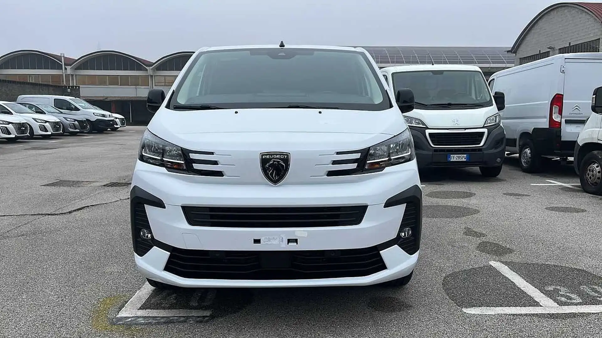 Peugeot Expert standard medium 2.0 BlueHDi 140 S&S EAT8 Bianco - 2