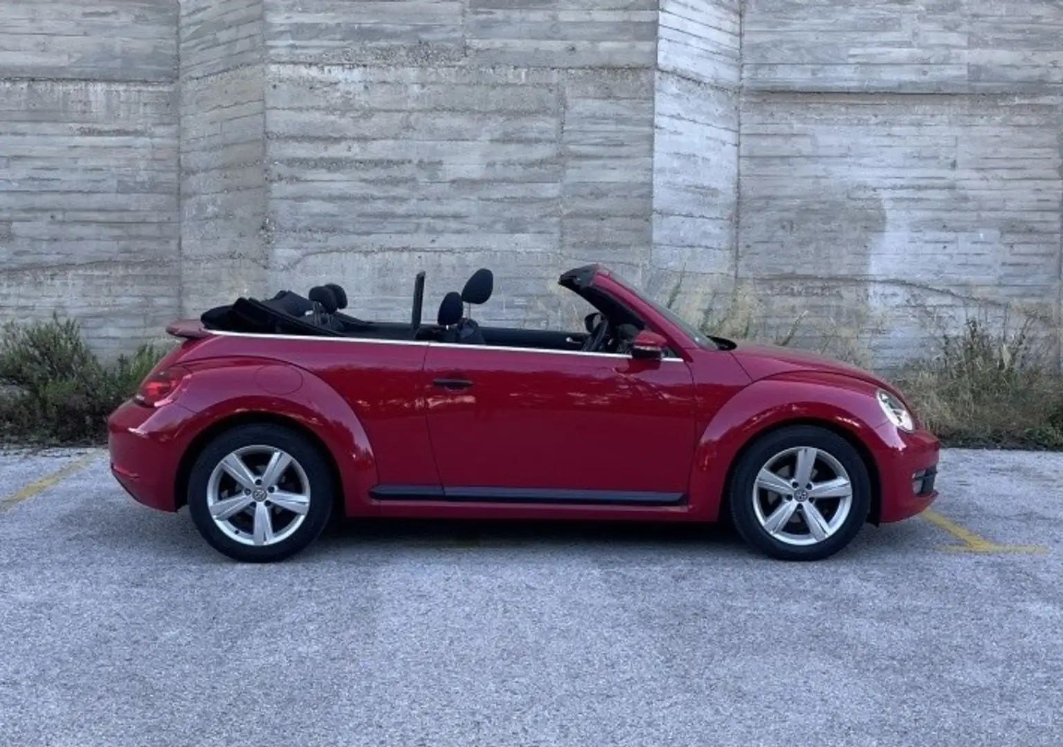Volkswagen Beetle Cabrio 1.2 TSI Design 77kW Rojo - 2
