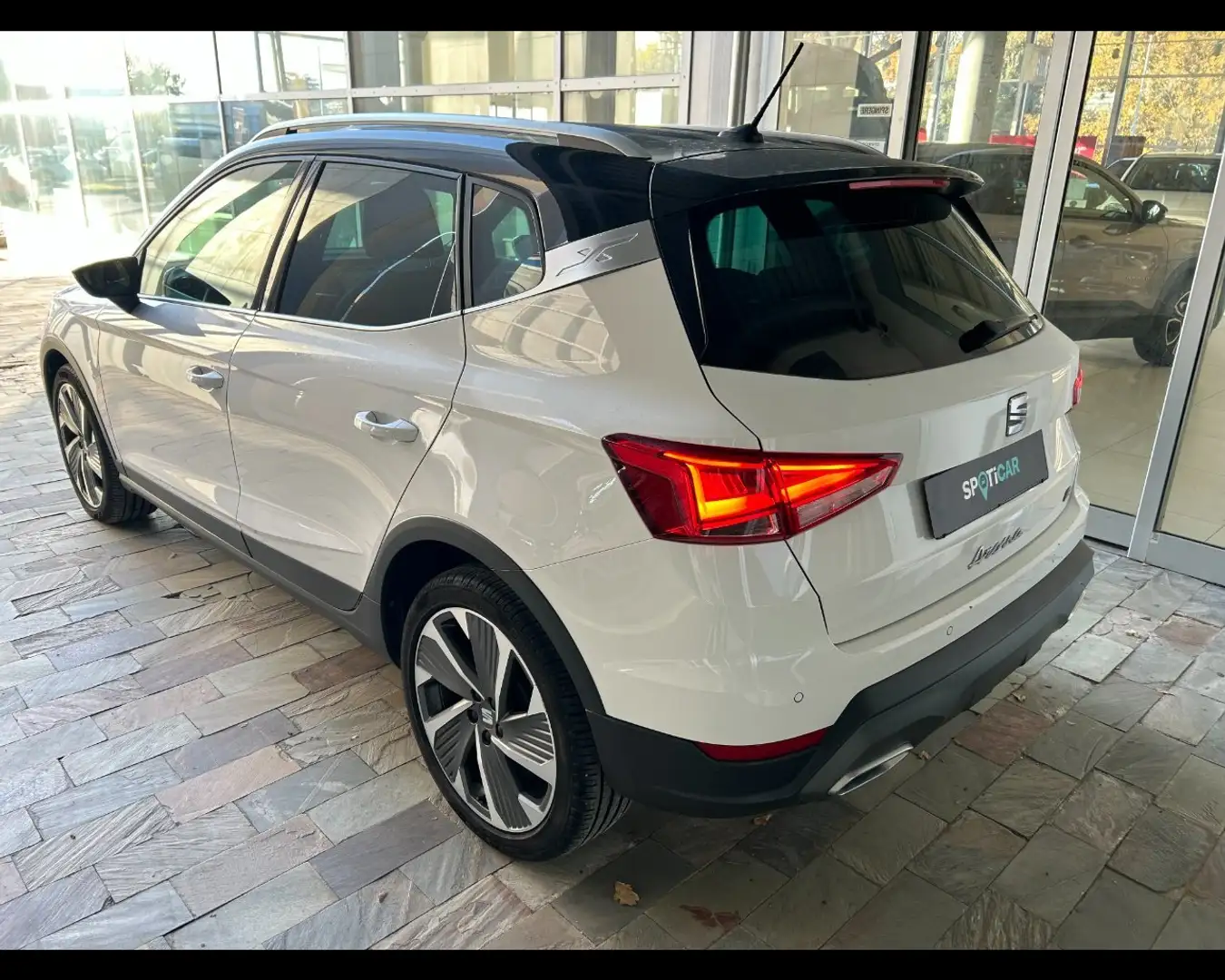 SEAT Arona 1.0 TGI FR Blanc - 2